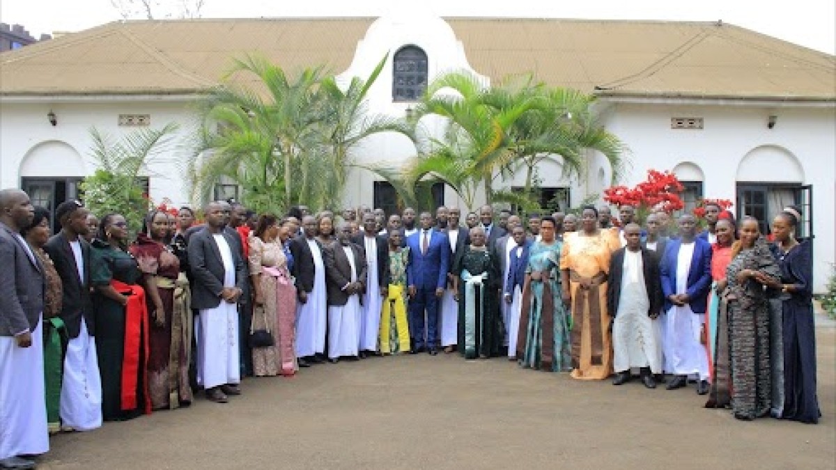 Katikkiro Overjoyed with Members of the Ssenkoole Family at the Bulange
